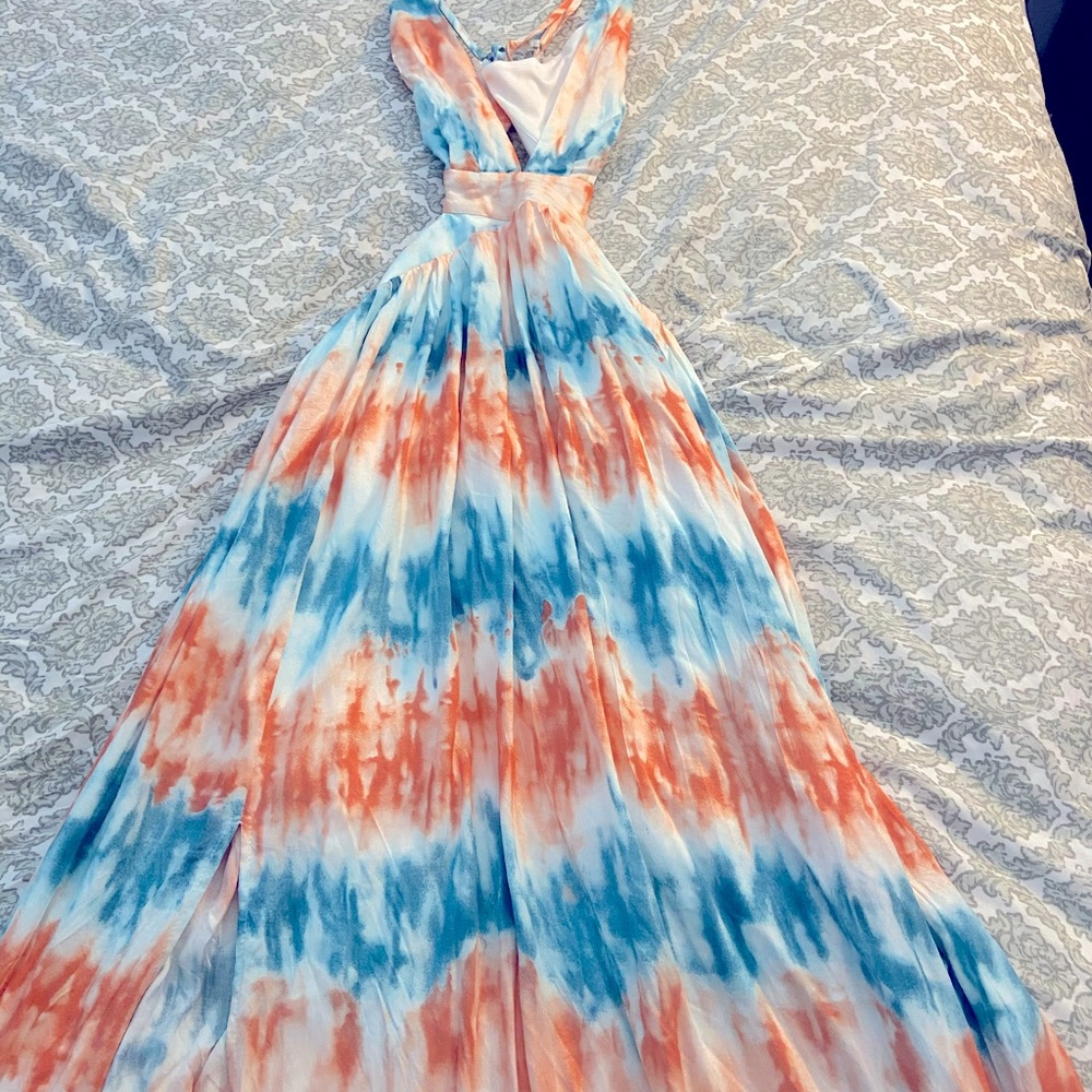 Beautiful fashion nova dress . Great for summer.